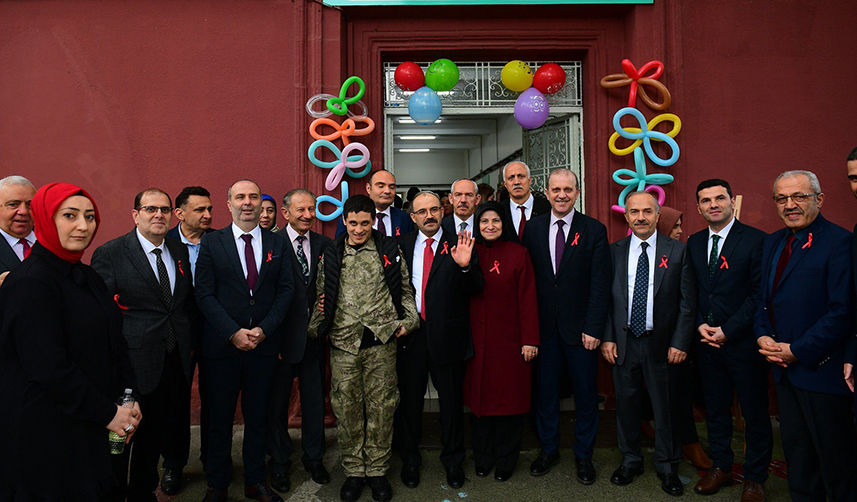 Trabzon'da Vali Ustaoğlu'ndan özel çocuklara ziyaret