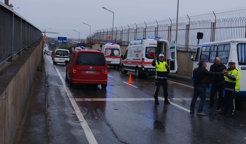 Trabzon'da yağış kazaları beraberinde getirdi! Trafik felç oldu