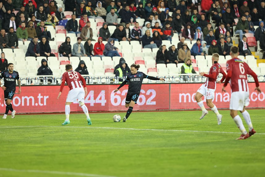 Trabzonspor öne geçtiği maçlarda da sorun yaşıyor! İşte kaybedilen puanlar