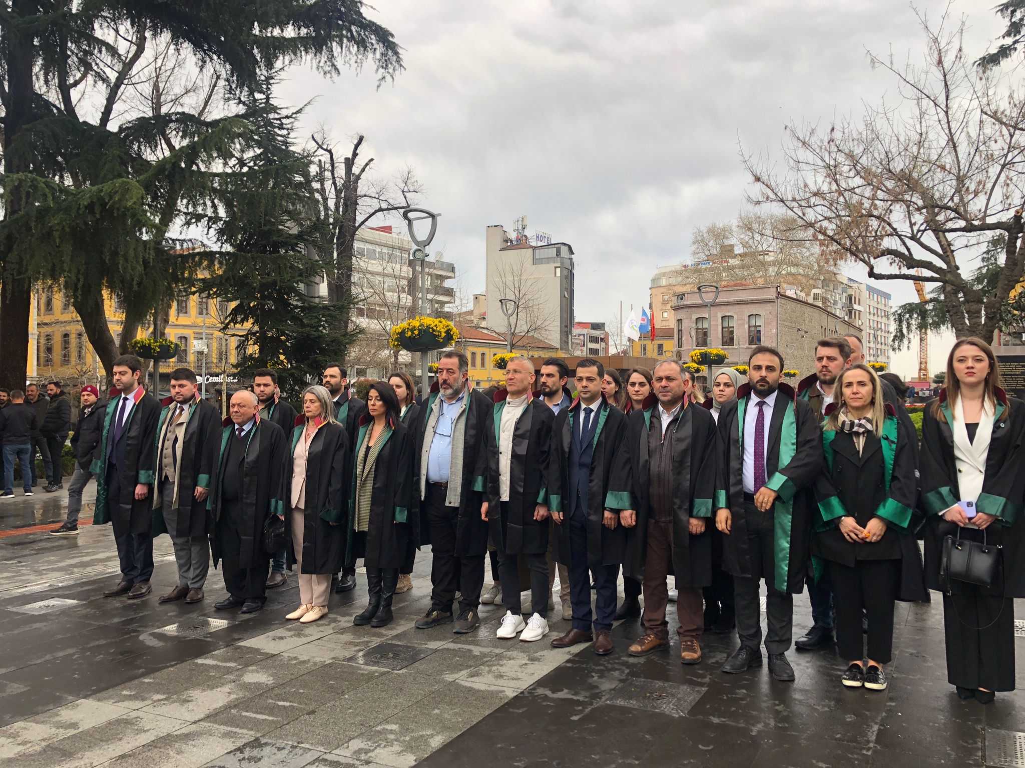 Trabzon Barosu'ndan Avukatlar Günü mesajı! Umutla, dirayetle, el birliğiyle, yeniden!