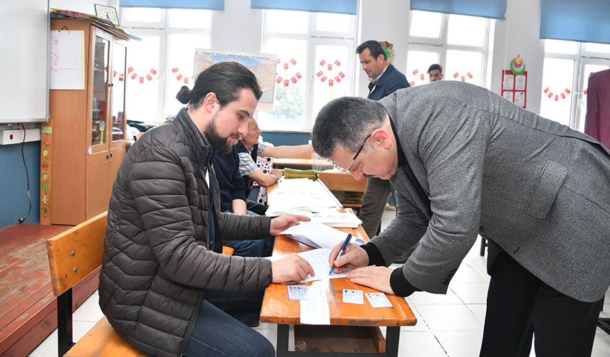 Ortahisar Belediye Başkanı Ahmet Metin Genç oyunu kullandı