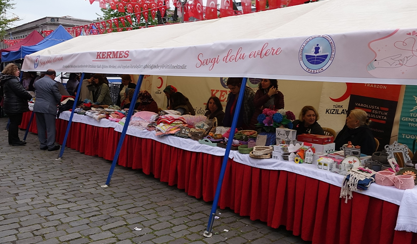 Trabzon'da depremzedeler için hayır panayırı 