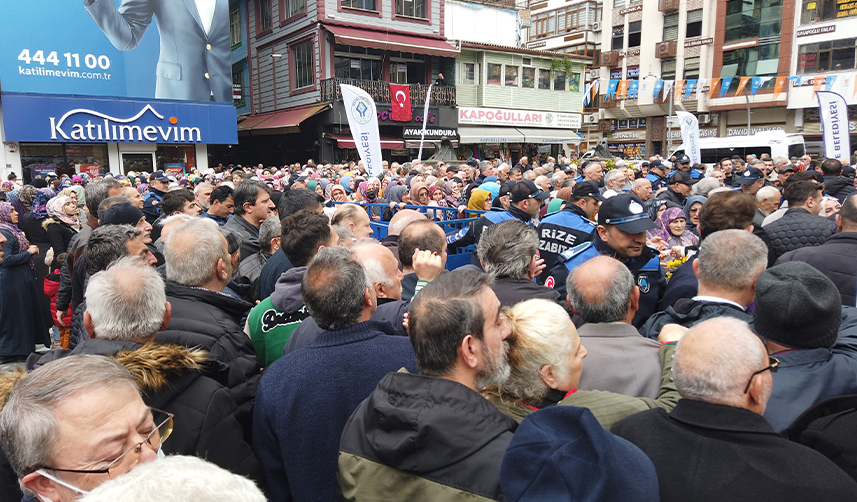 Rize'de ata tohumu ve fide dağıtımında izdiham