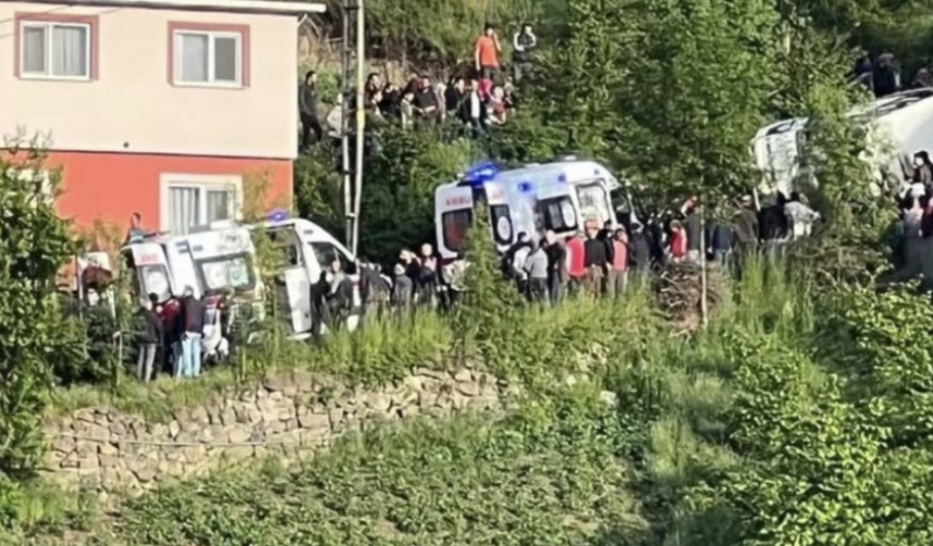 TRABZON OTOBÜS DEVRİLDİ2